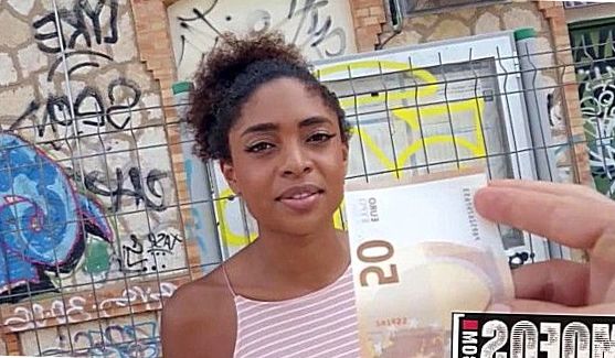Abbey Brooks продемонстрировала свое шикарное тело, чем и завела парня, а он, в свою очередь, не сдерживая напора в штанах, оттрахал сучку в нежную и очень мокрую пизденку, порно видео