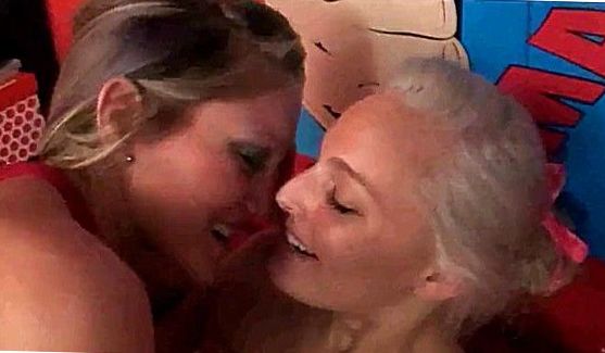 Загорала голышом за что и получила, порно видео