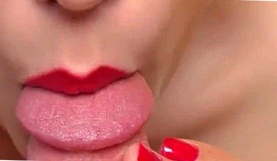 Молодые (18 лет) девушки (18 лет) играют в лесби на природе, порно видео