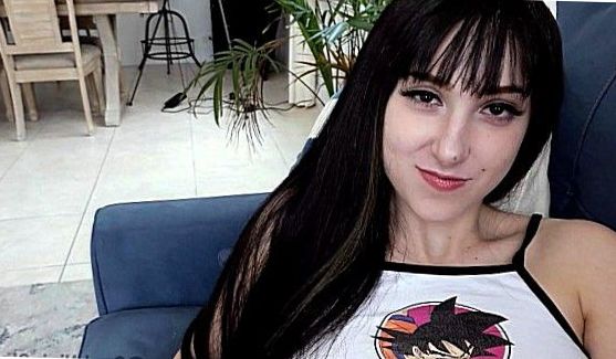 Как оказалось, чувак заболел вирусом, от которого ещё нет вакцины, и девушке пришлось лечить его по старинке сексом, порно видео