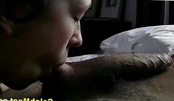 Ласкает киску, порно видео