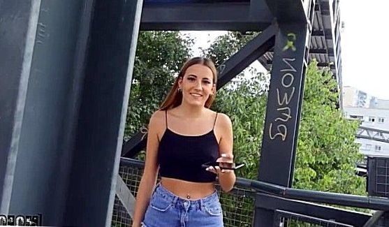 Отымели вдвоем брюнетку в сеточке, порно видео