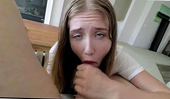 У этой крали есть умелые пальчики и вибратор, который она запихнет себе в попку, пока будет трахать пальцами свою пизду, порно видео