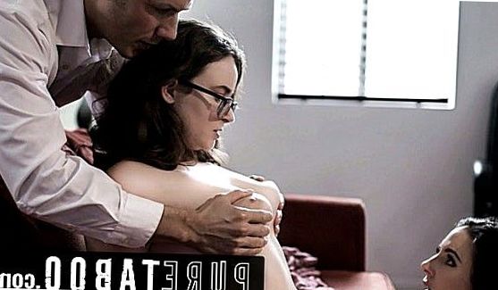 Они устроят ей двойное проникновение в её раздолбанные дырочки и заставят стонать, наслаждаясь процессом, порно видео