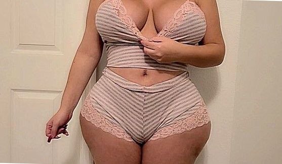 Фотосессия с участием обалденной красотки со стройным телом, порно видео