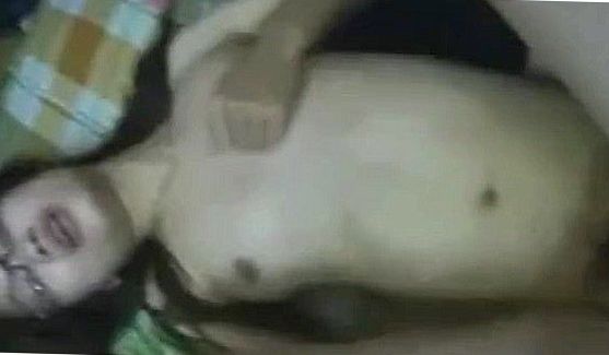 Парень нежно трахает Красивую девушку на большой кровате, порно видео